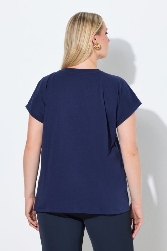 Тениска с акварелни цветя и пайети