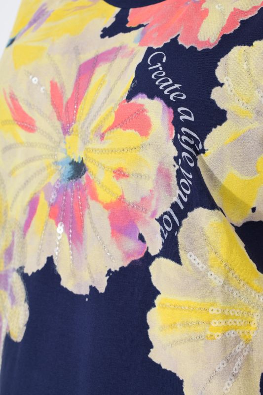 Тениска с акварелни цветя и пайети