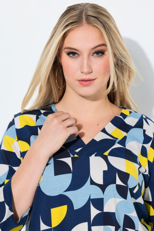 Тениска с геометрични мотиви