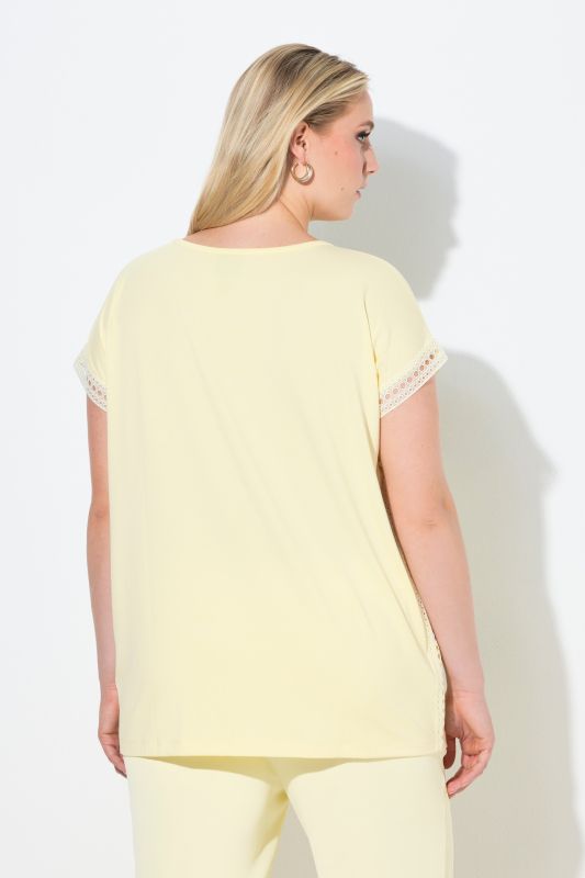 Тениска с бродерия на ръкавите