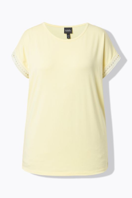 Тениска с бродерия на ръкавите