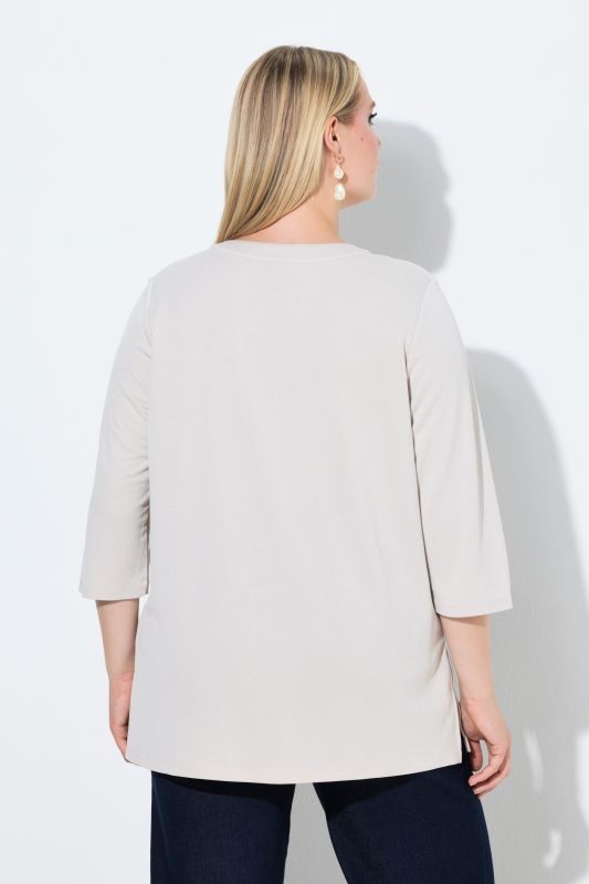 Тениска с цепка на деколтето