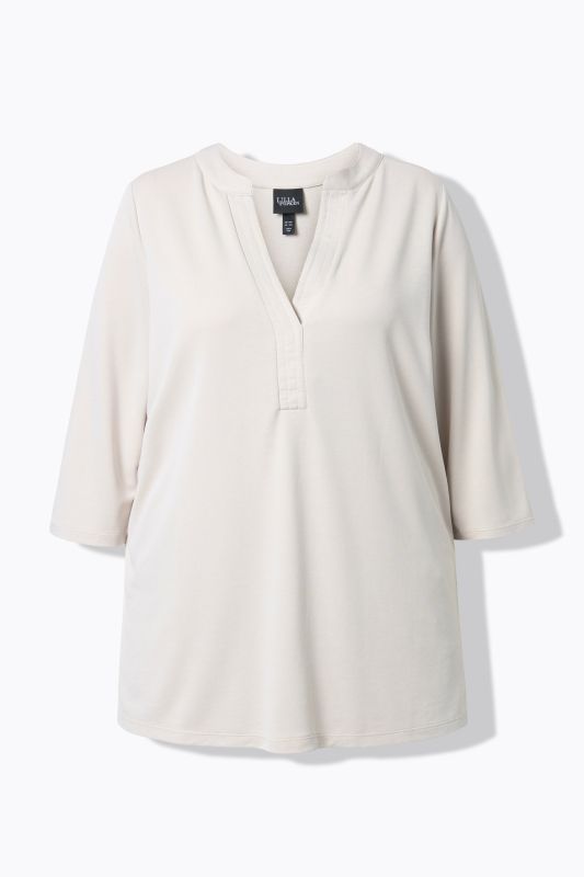 Тениска с цепка на деколтето