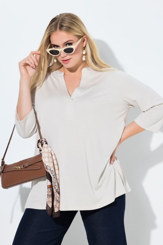 Тениска с цепка на деколтето