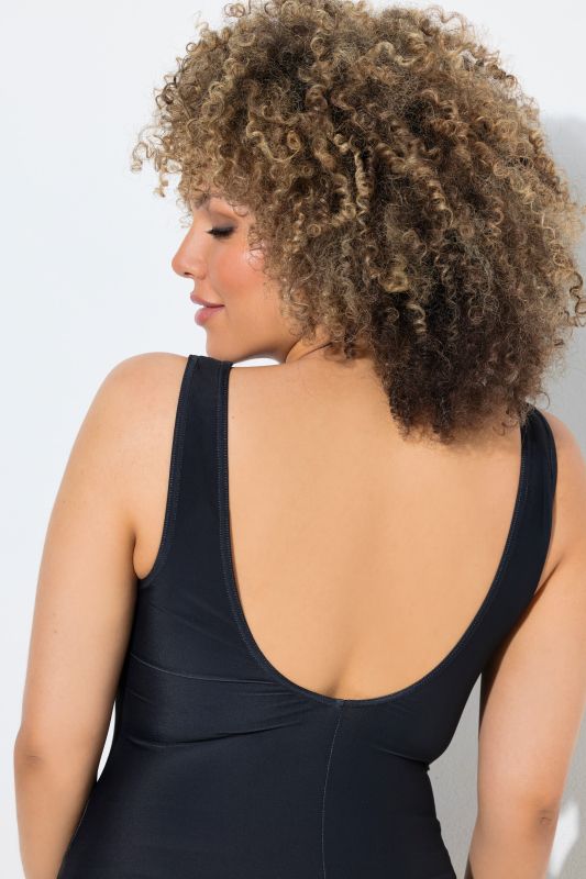 Бански с принт на лилии