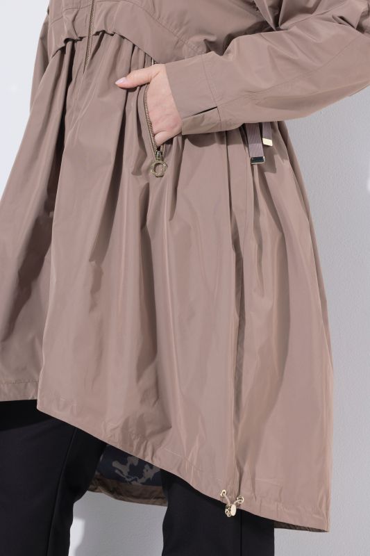 Палто за дъжд с кръстосващи се шевове