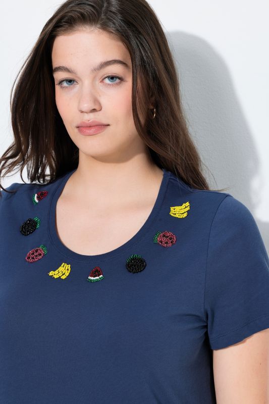 Тениска с мънистени плодове