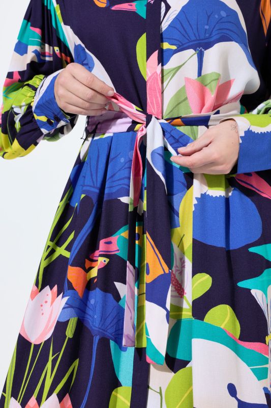 Рокля с разнообразен принт