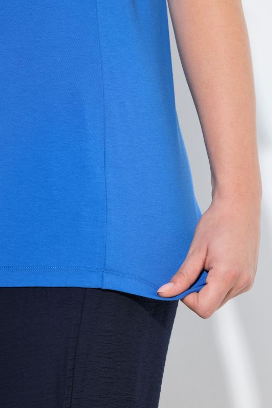 Тениска едноцветна с изчистена визия