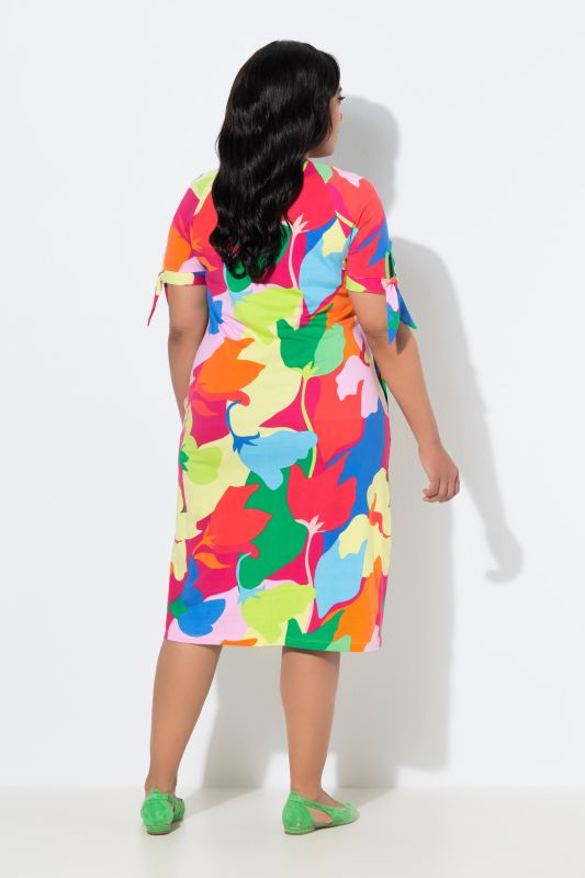 Рокля с акцент на цветя