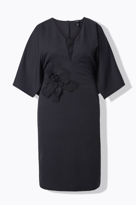 Рокля с бродирано цвете