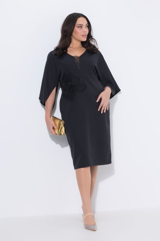 Рокля с бродирано цвете