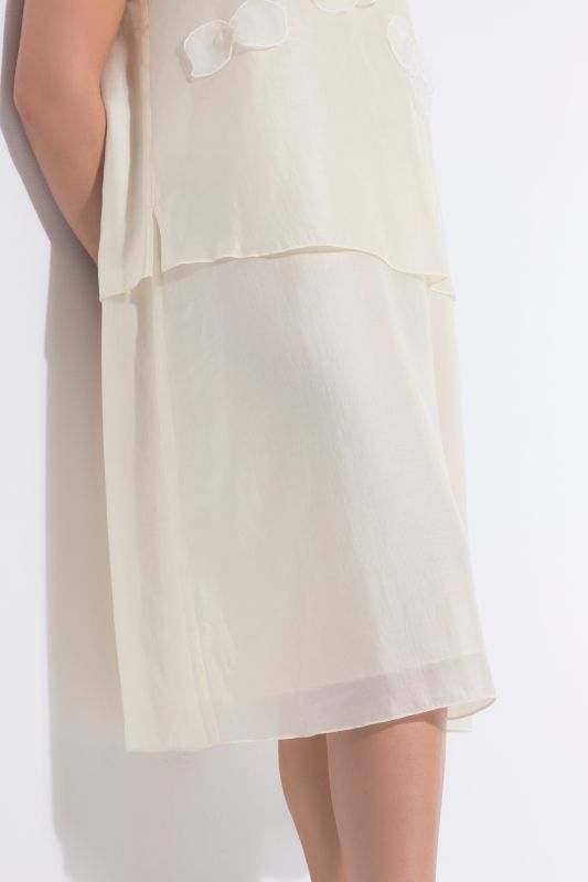 Рокля с шифон и флорален детайл