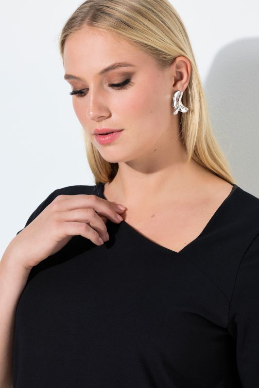 Тениска с асиметрично деколте