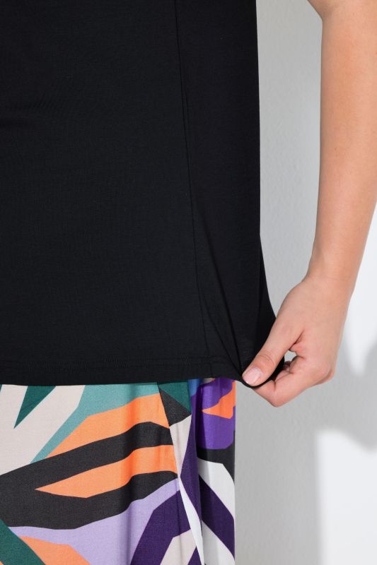 Тениска с асиметрично деколте