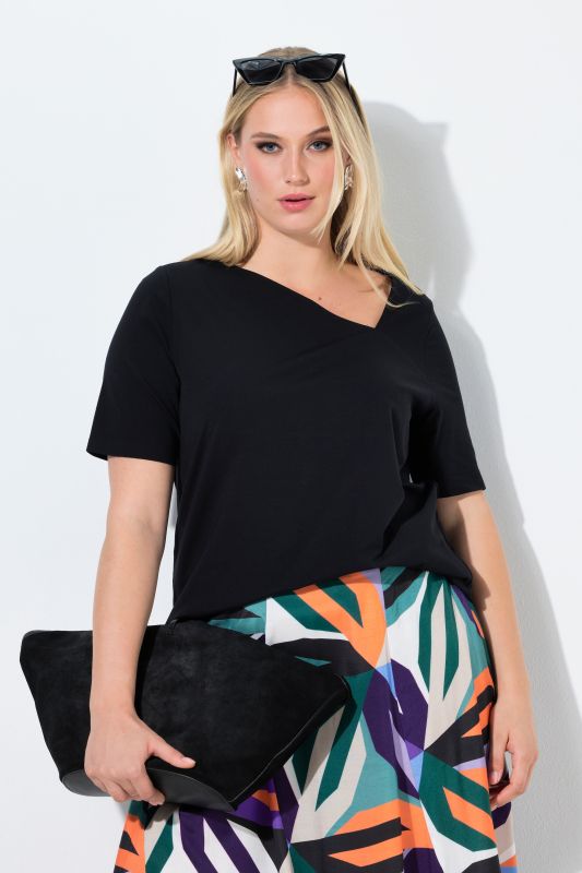 Тениска с асиметрично деколте