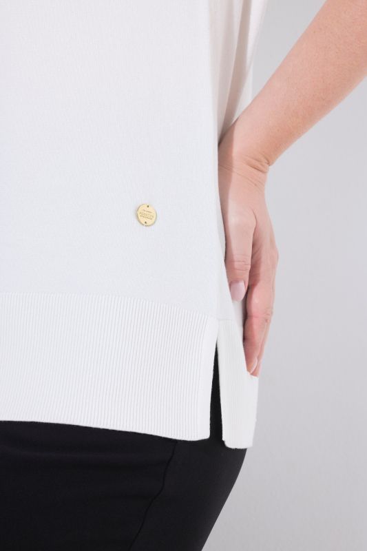 Пуловер с контрастни кантове