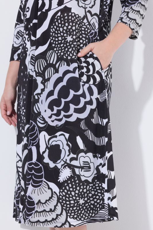 Рокля с графичен дизайн