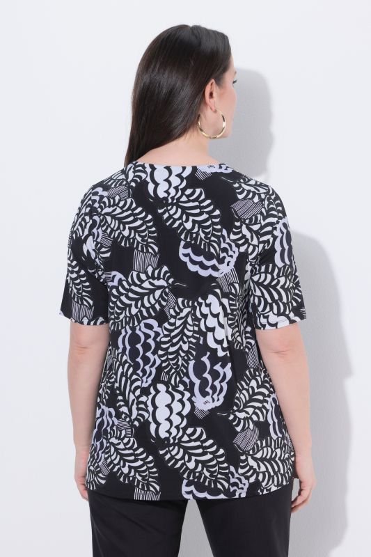 Тениска с абстрактен черно-бял принт