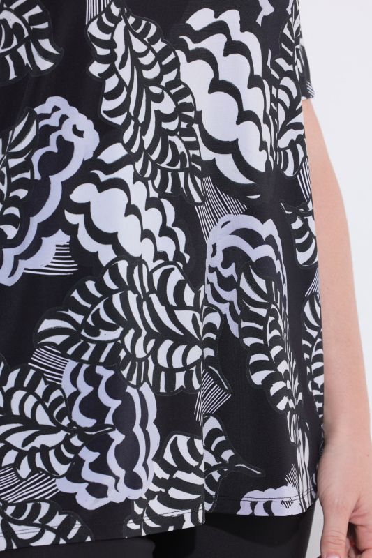 Тениска с абстрактен черно-бял принт