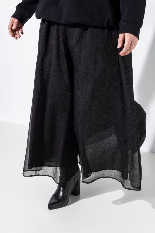 Пола с волани