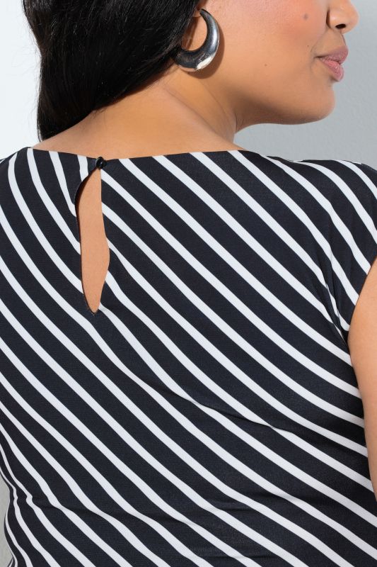 Рокля с диагонални райета