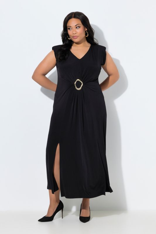 Рокля с метална катарама на талията