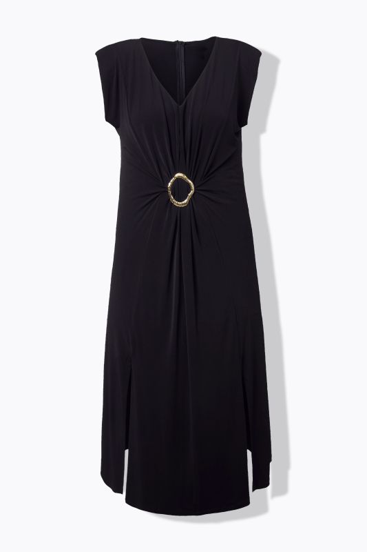 Рокля с метална катарама на талията