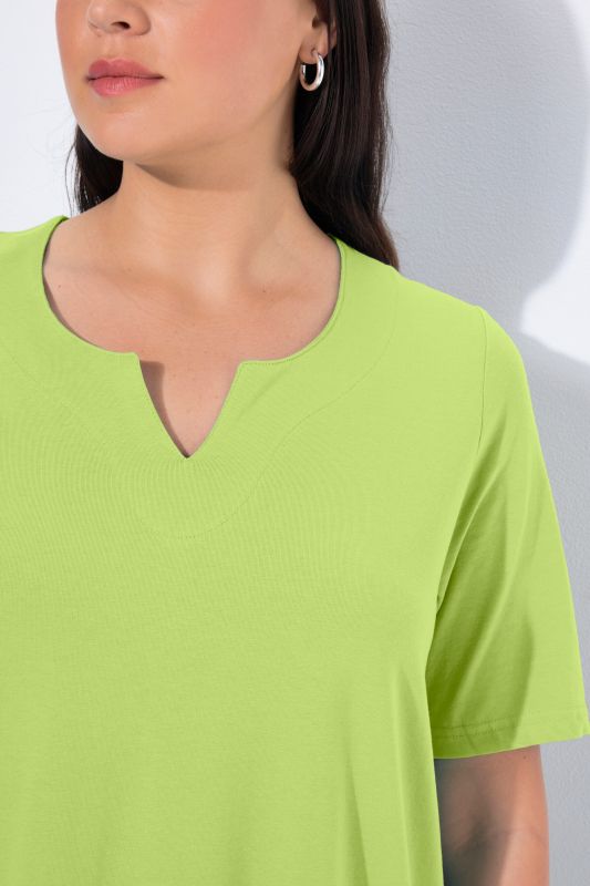 Essential Notch Neck Stretch Tee