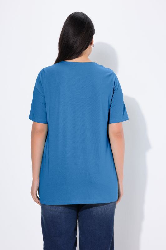 Essential Notch Neck Stretch Tee