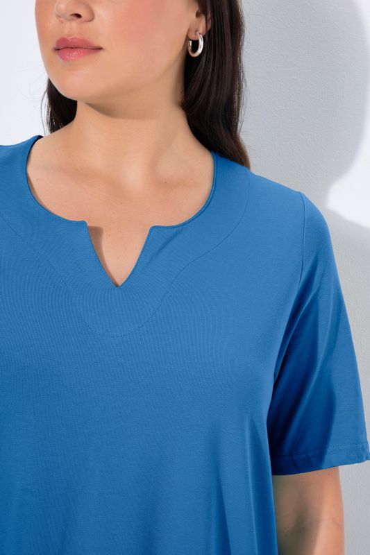 Essential Notch Neck Stretch Tee