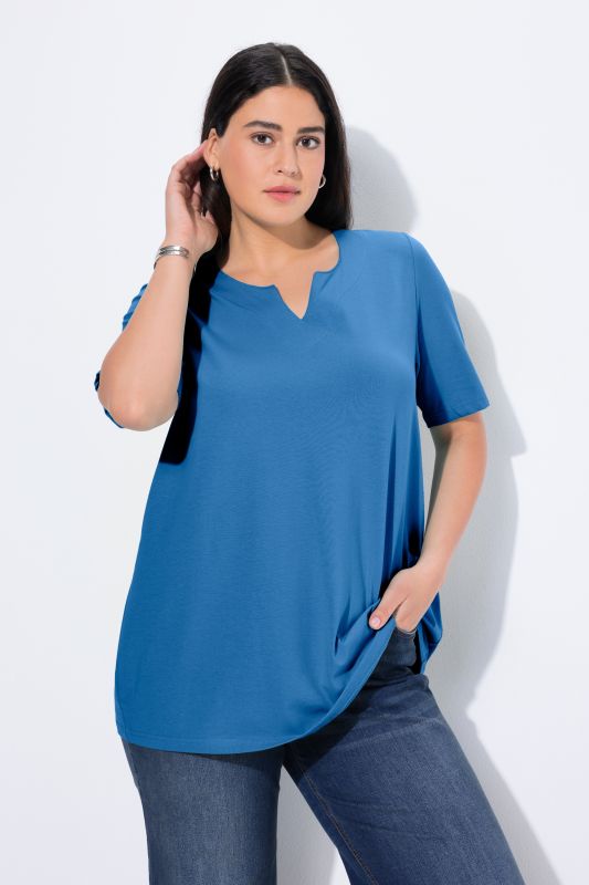 Essential Notch Neck Stretch Tee