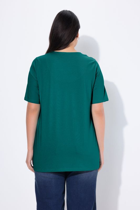 Essential Notch Neck Stretch Tee