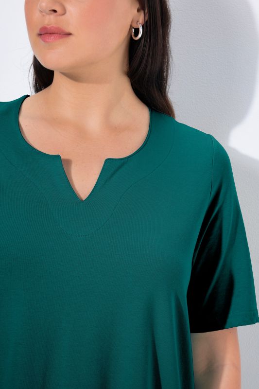 Essential Notch Neck Stretch Tee