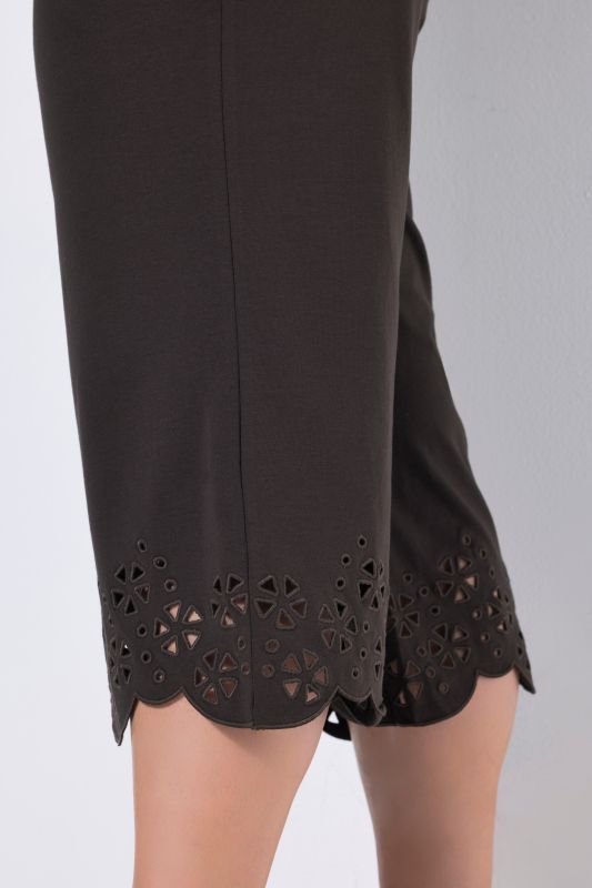 Панталон 7/8 с флорална бродерия