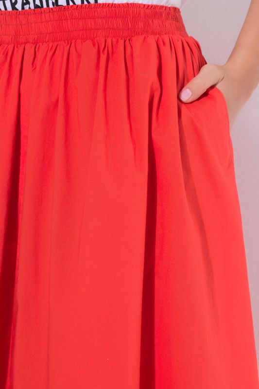 Пола с еластична талия