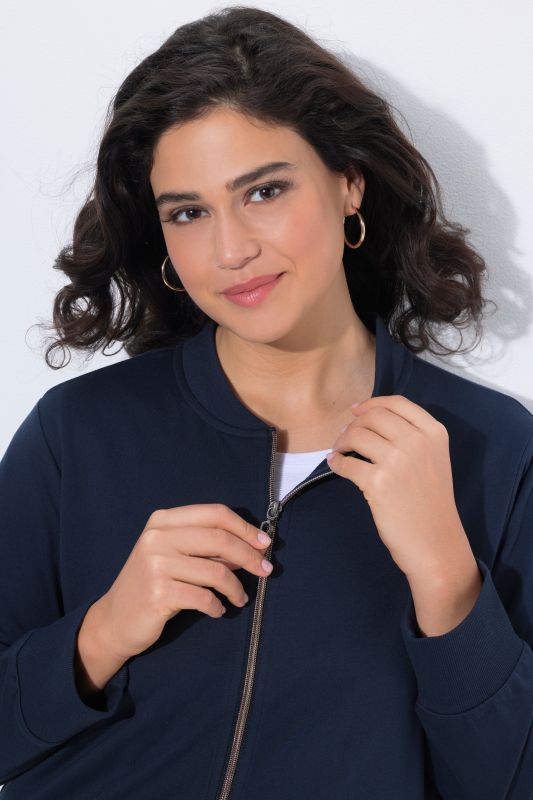 Суитчър с колежанска яка