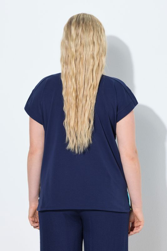 Тениска с неонов геометричен принт