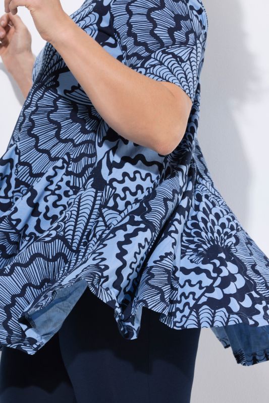 Туника с принт на раковини