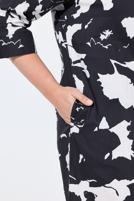 Рокля с монохромен флорален принт