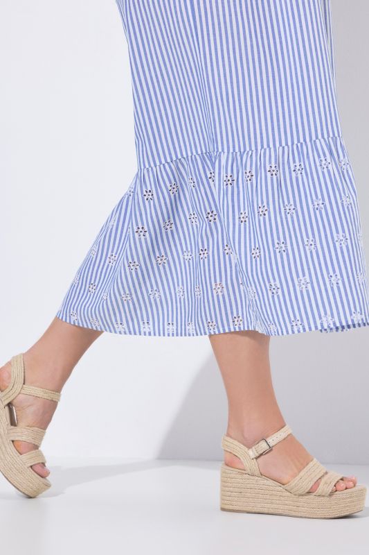 Рокля с райета и яка