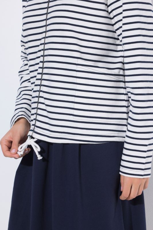 Суитчър с райета и качулка