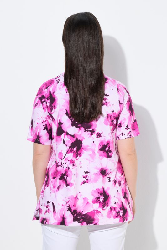 Тениска с флорални мотиви