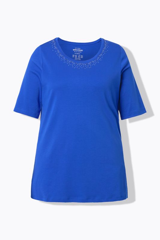 Блуза с камъчета на деколтето