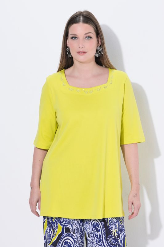 Тениска с квадратно деколте и бляскави акценти