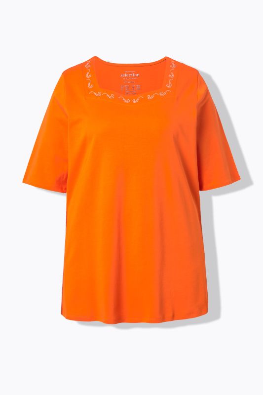 Тениска с квадратно деколте и бляскави акценти