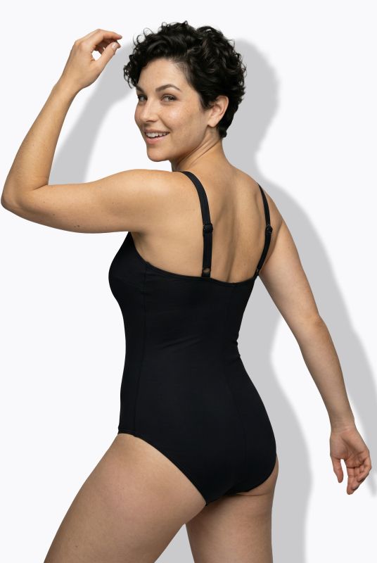 Бански с принт на слънца