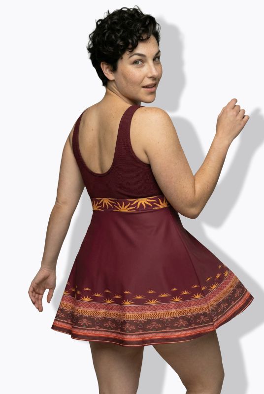 Бански тип рокля с принт на слънца