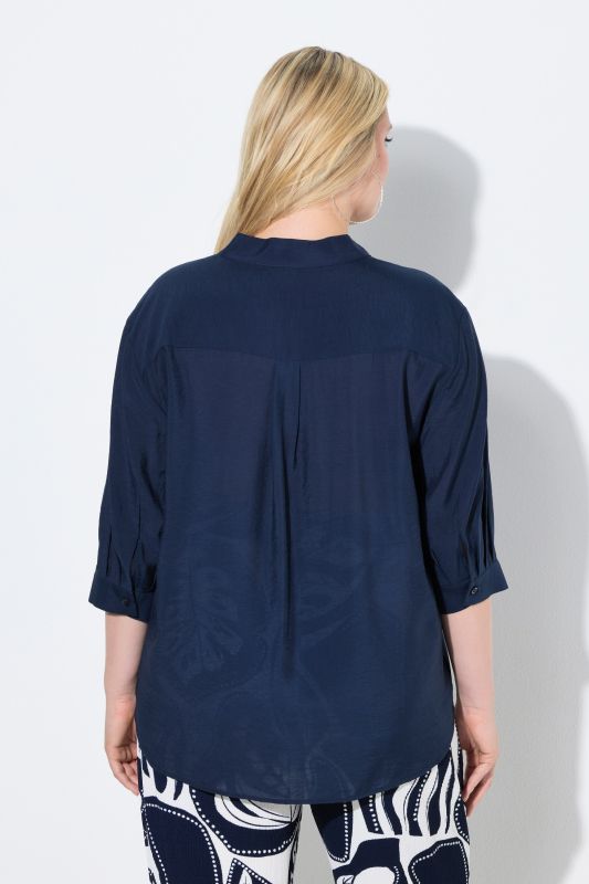 Риза разкроена с яка