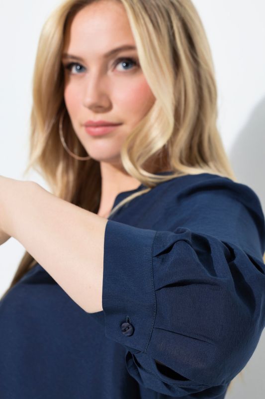 Риза разкроена с яка